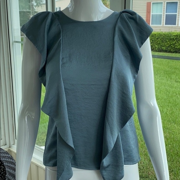 EXPRESS- NWT Greenish Grey Flowy Sleeves Size XS - Picture 1 of 7